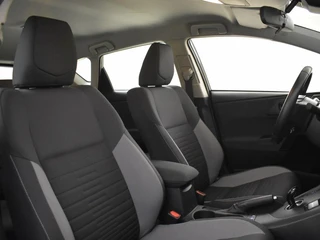 Toyota Auris 1.8 Hybrid Edition S | All Season | Keyless | Parkeersensoren | Navi / 4