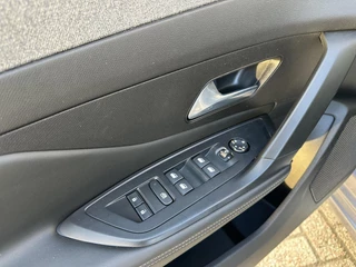 Peugeot 308 SW 1.2 Turbo 130 PK Allure | Automaat | Trekhaak 1400 KG | Navigatie | 360 Graden HD Camera | Full LED Verlichting | Cruise Control | Keyless Entry | Dode Hoek Detectie | Adaptieve Cruise Control | Digitaal Dashbord | 17" Lichtmetalen Velgen | / 14