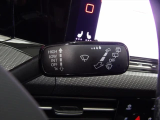 Volkswagen Golf 1.5 eTSI 150pk 7-DSG R-line / 18