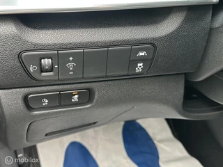 Kia e-Niro Edition 64 kWh 3-FASE ACHTERUITRIJ CAMERA CARPLAY STUUR/STOELVERWARMING / 25