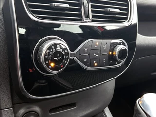 Renault Clio 0.9 TCe Bose | Trekhaak | Camera | Navigatie | Cruise Control | Climate Control | Parkeersensoren / 40