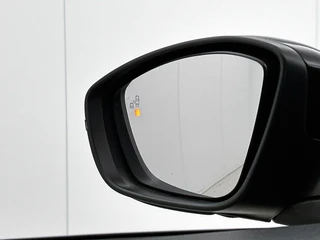 Peugeot 2008 1.2 PureTech 100 Allure | Adaptive Cruise | Stoelverwarming | CarPlay | 360 Camera | Parkeersensoren / 32