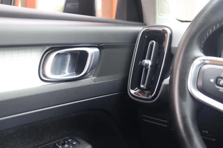 Volvo XC40 T4 Momentum | Stoelverwarming | Trekhaak | Parkeercamera | Keyless / 26