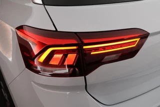 Volkswagen T-Roc 1.5 TSI 150pk DSG R-Line Sport Keyless Virtual Cockpit Navigatie / 40