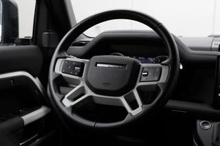 Land Rover | Defender 3.0 D250 110 MHEV SE | Luchtvering | Groot Infotainmentscherm | Premium Audio by Meridian | Black Pack | FULL LED | / 19