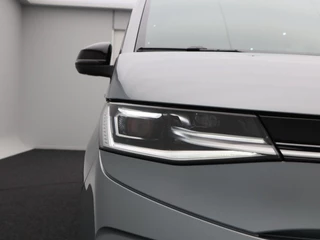 Volkswagen Multivan 1.4 eHybrid L2H1 Style 7-Persoons | Panorama dak | Stoelverwarming | Adaptive Cruise | Trekhaak | Camera | CarPlay | Climatronic | 17 Inch | 21.560 Km !! / 13