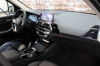 BMW X3 xDrive30i High Executive xLine Automaat  / Panoramadak / Trekhaak / Sportstoelen / Leder / 19 Inch / Driving Assistant Plus / Hifi / LED / Head-Up Display / Achteruitrijcamera / Stoelverwarming / Adaptief Onderstel / Multifunctioneel Instrumentenpaneel / 22