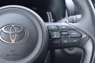 Toyota Yaris 1.5 HYBRID 115 STYLE PARK-SENSOREN BLIND-SPOT LM-VELGEN PRIVACY-GLASS LED-PAKKET AD-CRUISE APPLE/ANDROID / 12