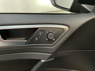 Volkswagen Golf Variant 1.0 TSI Comfortline Business Panoramadak Stoelverwarming LED DAB+ / 21