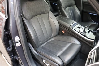BMW X5 xDrive45e High Executive xLine Automaat  / Panoramadak / SOH 82% / Live Cockpit Professional / Trekhaak / Luchtvering / Stoelventilatie / Personal CoPilot Pack /  Comfortstoelen / Nappa Leder / Harman Kardon / Stoelverwarming / Head-Up Display / Active Steering / Individual Dashboard Leder / 18