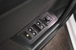 Volkswagen T-Roc 1.5 TSI 150pk DSG R-Line Sport Keyless Virtual Cockpit Navigatie / 13