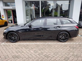 BMW 3 Serie Touring 320e PHEV  Orig NL. | Leder | Park Assist | Carplay/Android / 2