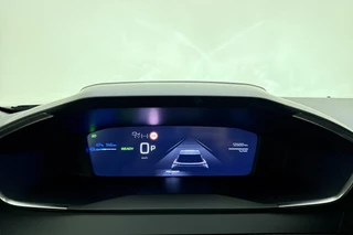 Peugeot e-2008 EV Allure Avantage 54 kWh | Navigatie | Achteruitrijcamera | Adapt. Cruise control | Parkeersensor | Apple Carplay/Android Auto | Lichtmetalen velgen / 21