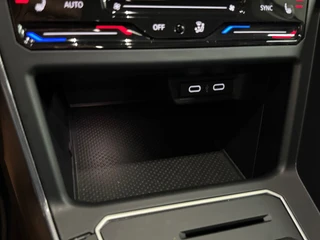 Volkswagen POLO 1.0 TSI Style Black Edition Business | Matrix LED | IQ.Light |CarPlay | Stoelverwarming | ACC | Camera | Trekhaak / 32
