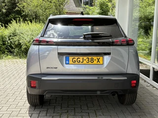 Peugeot 2008 1.2T 100pk Allure | Achteruitrijcamera | Navigatie | Facelift model | Privacy Glass | Lichtmetalen velgen / 17