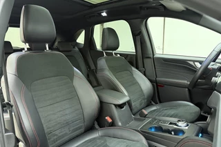 Ford Kuga 2.5 PHEV 225pk Automaat ST-Line X | Navigatie | Panoramisch schuif/kanteldak | Trekhaak 1500kg | Lederen bekleding | Head-up display | Stoel- en stuurverwarming | Keyless | Achteruitrijcamera / 16