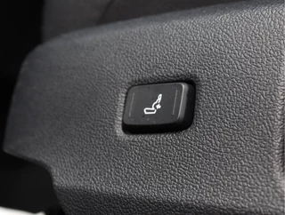 Toyota Corolla Touring Sports 1.8 Hybrid Business  | Navigatie | Stoelverwarming / 24