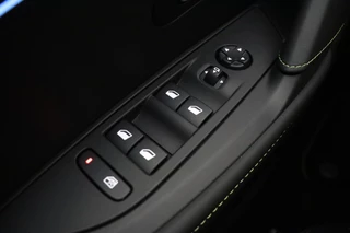 Peugeot e-208 EV GT 51 kWh 16% Bijtelling | 400+ km Actieradius WLTP | Panorama Dak | Navigatie | Camera Voor & achter | Airco | Cruise Control / 17