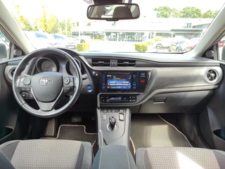 Toyota Auris 1.8 Hybrid DYNAMIC ULTIMATE / 9