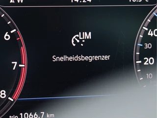 Volkswagen Golf 1.0 TSI Highline R-line  | Panoramadak | Camera | Virtual | LED / 43