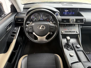 Lexus IS 300h Hybrid Sport Edition / 6