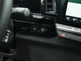 Renault Austral 1.3 MILD HYBRID 140PK EQUILIBRE  |  Pack City | Camera | Stoelverwarming / 32
