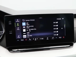 Skoda Octavia Combi 1.5 TSi 150 Pk First Edition | Stoelverwarming | Camera | Cruise Control | Navigatie | CarPlay | Matrix LED | 17 Inch | 60.639 Km !! / 22