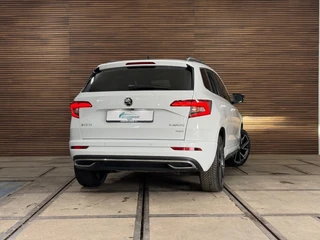 Skoda Karoq 1.5 TSI DSG 4x4 Sportline Business | 1800KG Trekgewicht | Carplay | Sportstoelen | Camera / 4
