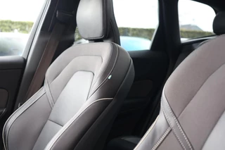 Volvo XC60 T6 Recharge AWD R-Design | Stoelverwarming | Parkeercamera | Panoramadak | Memorystoel | Keyless / 22