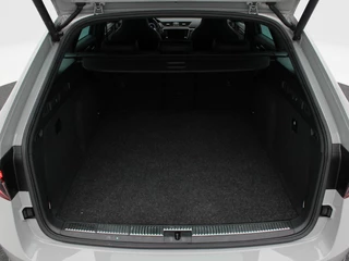Škoda Superb Combi 1.4 TSI iV Sportline Business | Trekhaak | Camera | Stoel/Stuur Verwarming | Carplay | Navigatie | Climatronic | 19 Inch | 39.084 Km !! / 22