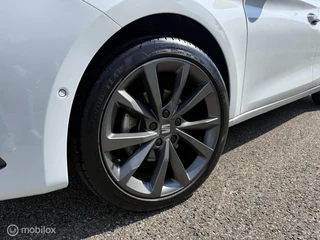 Seat Leon Sportstourer 1.5 eTSI FR / Pano / Trekhaak / Beats / 32