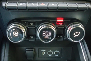 Renault Clio 1.0 TCe Intens | Rijklaar | Mirror Screen | Airco | Cruise Control | Parkeersensoren rondom | Camera | 1e eigenaar / 7