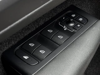 Volvo XC40 1.5 T5 Recharge R-Design NL-auto | Schuif- Kanteldak | H&K | Trekhaak | Stoelverwarming | Memory | Adaptive Cruise / 30