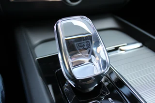 Volvo XC60 2.0 T6 Plug-in hybrid AWD Plus Black Edition  | Panoramadak | H/K | Camera | Leder / 48