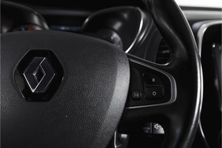 Renault Captur 1.2 TCe 120 PK Intens - Automaat  | Trekhaak | Cruise | Stoelverw. | PDC | NAV | ECC | LED | LM 17" | / 35