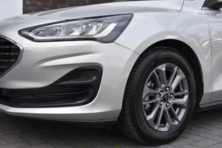 Ford Focus Wagon 1.0 EcoBoost Hybrid Titanium / 15