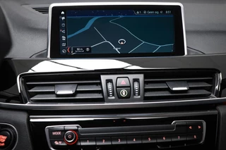 BMW X1 xDrive20i High Executive | PANORAMADAK | HEAD UP | STOELVERWARMING | TREKHAAK / 45