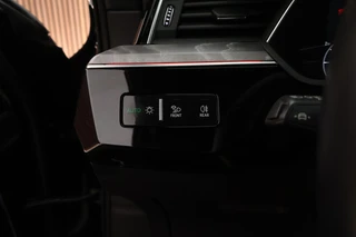 Audi Q8 e-tron 50 quattro 340pk Advanced Edition 95 kWh SOH 100% Camera Memory ACC HUD Stoelverwarming Keyless Navigatie / 17