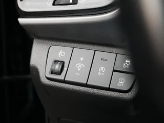 Kia Stonic 1.0 T-GDi MHEV DynamicPlusLine Cruise| Camera| Stoel vewarming / 17