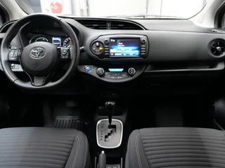 Toyota Yaris 1.5 Hybrid Bi-Tone ✅All Season✅Trekhaak✅Stoelverw.✅Clima✅Camera✅ / 5