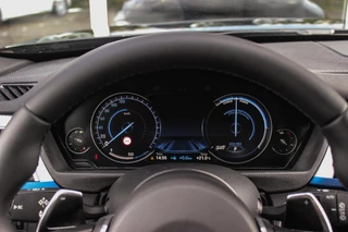 BMW 3-serie Touring 320i M Sport Edition | 2e eigenaar | NL auto | Camera | HiFi audio | Stoelverwarming | DAB | Head-up | Cruise control | LED | Park Assistant | PDC | Navigatie / 25