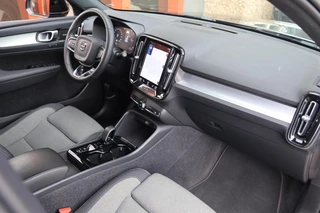 Volvo XC40 T4 Recharge Plus Bright | Stoelverwarming | Trekhaak | 360° Camera | H/K | Keyless / 26