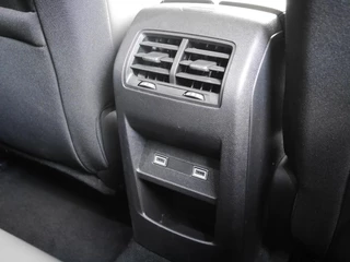 Peugeot 308 1.2 PureTech Allure | 130PK | Navigatie | Climate control | Lichtmetalen velgen | Achteruitrijcamera | Keyless entry en start | Parkeersensoren v+a / 14