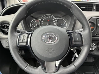 Toyota Yaris 5-DEURS NL-AUTO 1E-EIG DEALER-OND 5-DEURS AIRCO RADIO/CD  TREKHAAK ALL-SEASONS / 16