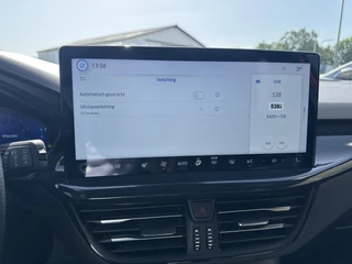 Ford Focus 1.0 EcoBoost Hybrid ST Line X  | Adapt. Cruise | Apple/Android | Stuur- en stoelverwarming | Keyless | PDC v+a incl. camera / 67