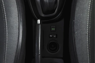 Renault Captur 1.2 TCe 120 PK Intens - Automaat  | Trekhaak | Cruise | Stoelverw. | PDC | NAV | ECC | LED | LM 17" | / 25