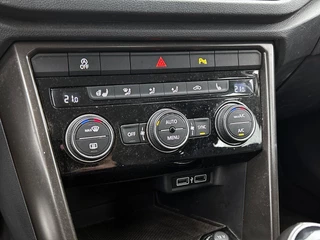 Volkswagen T-Roc 1.0 TSI Style | Adaptive cruise control | Stuur & Stoelverwarming | Camera | CarPlay / 8