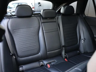 Mercedes-Benz C-Class Estate 300 e Business Solution / 17