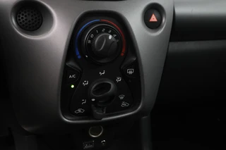 Toyota Aygo 1.0 VVT-i x-play  5 Deurs, Camera, / 24