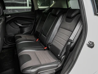 Ford KUGA 1.5 ST-line Titanium | Navi | Xenon | Climate control | PDC v+a | Cruise control | Stoelverwarming | Trekhaak / 7